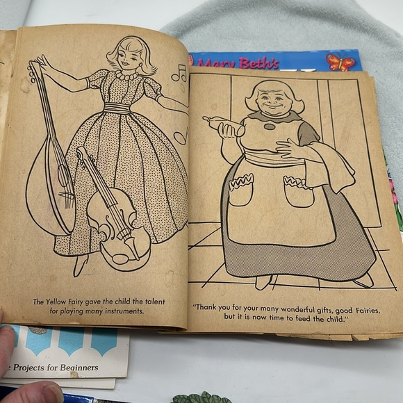 Craft Lot-Shell Craft Creations & Critters 1977 & 1981 & Two Other Books - Picture 17 of 17